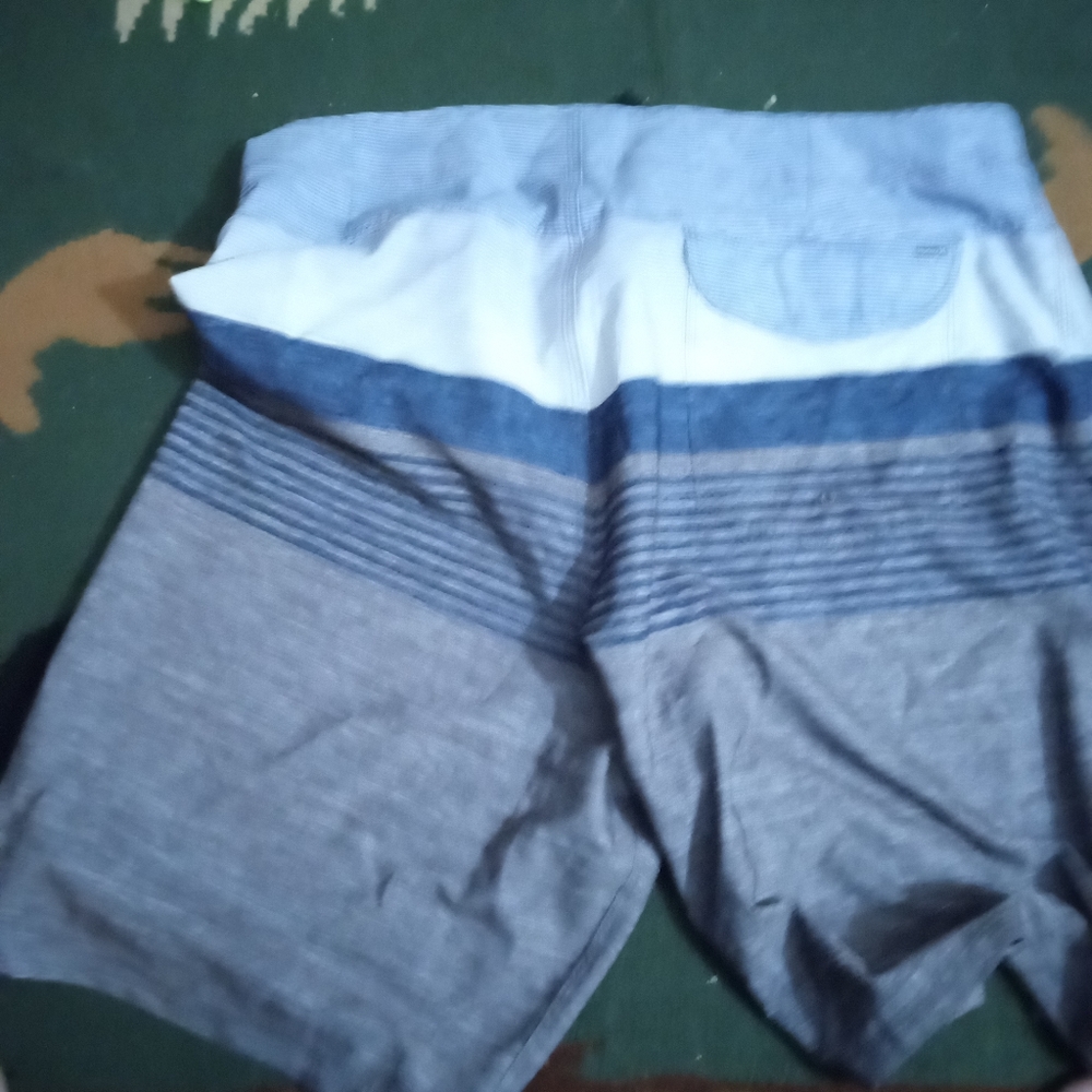Hurley men short